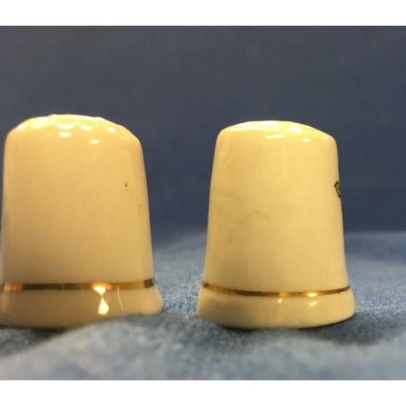 Thimbles Porelain set of 2 With birds painted on them - Picture 2 of 3